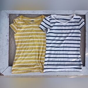SOLD!! Lot of 2! Women's Old Navy Slim fit XS T-shirt. Like New!